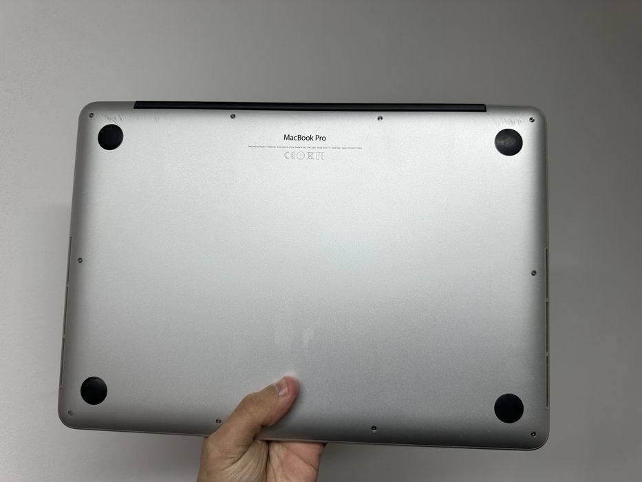 Продам Macbook Pro 13” 2015p I5/8/128