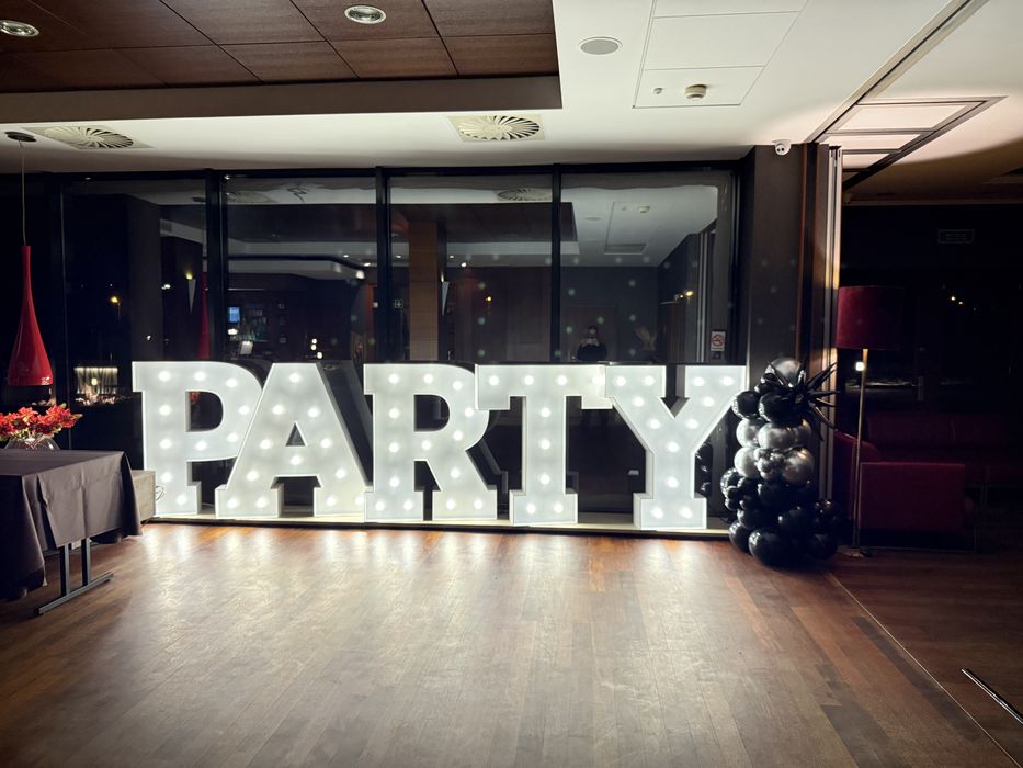 Napis LEDowy: LOVE, PARTY, miłość, 18!, 50