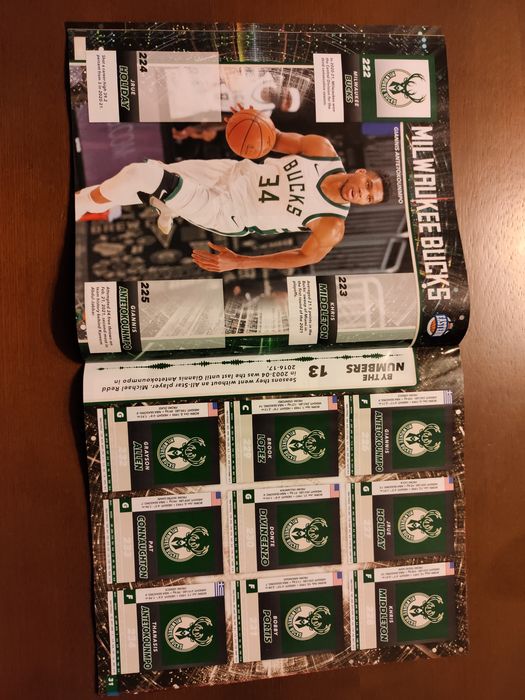 Caderneta Basquetebol NBA 2021/2022 + 91 Cromos