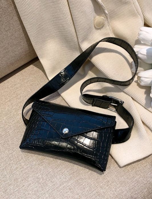 Bolsa com cinto preto