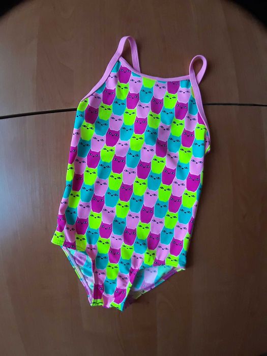 Яскравий купальник для дівчинки на зріст 122-128см.