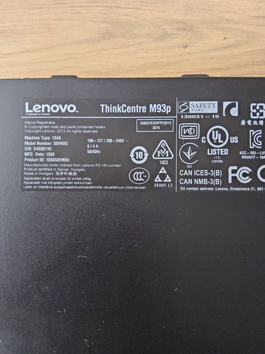 Komputer Lenovo z monitorem