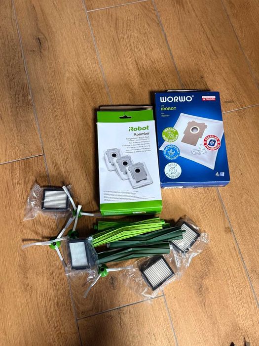 iRobot Roomba i7+ z bazą Clean Base (samoopróżnianie) + DUŻY zestaw akcesoriów