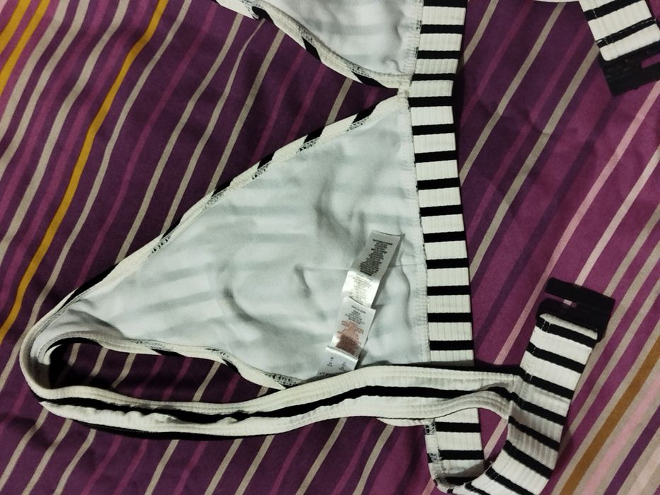 Nowy stanik biały w czarne paski góra kostiumu do opalania Primark 44