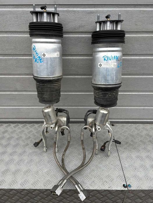 RIVIAN R1T R1S бампер з розборка б/у запчаастини шрот РІВІАН