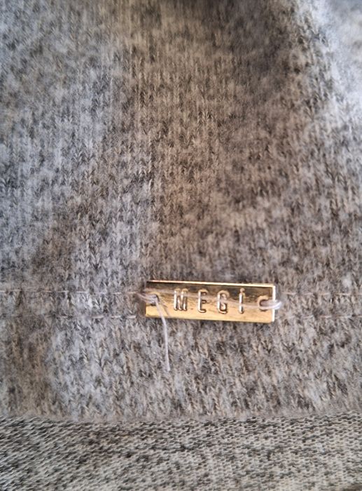 mięciutki szary sweterek