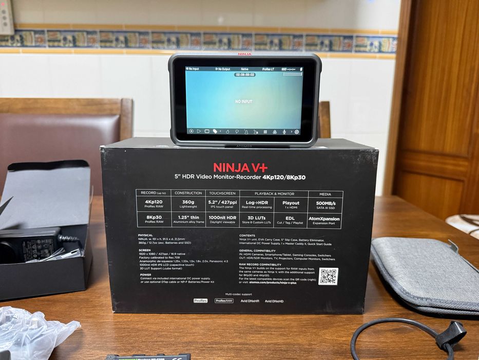 Atomos Ninja V+ (8K HDR) + SSD AtomX 1TB + Kit Energia (4 Baterias) + Leitor Docking II – Impecável!