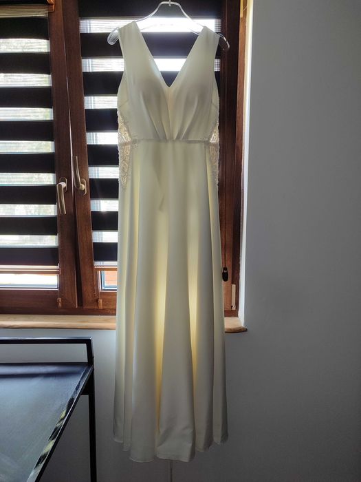Suknia ślubna - prosty elegancki fason rozm.38