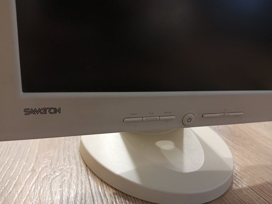 Монітор Samtron 51S