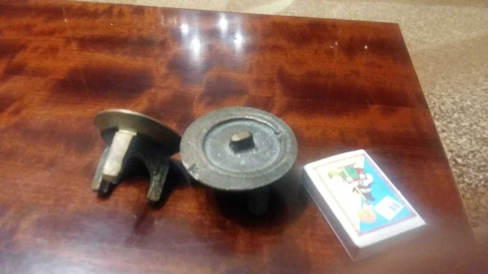 продам підсвічник бронза