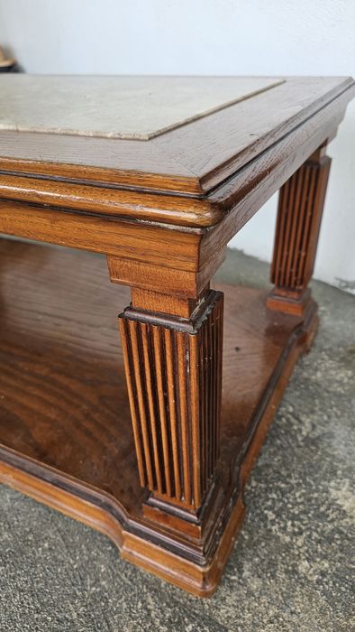 Mesa de Centro com pedra mármore.