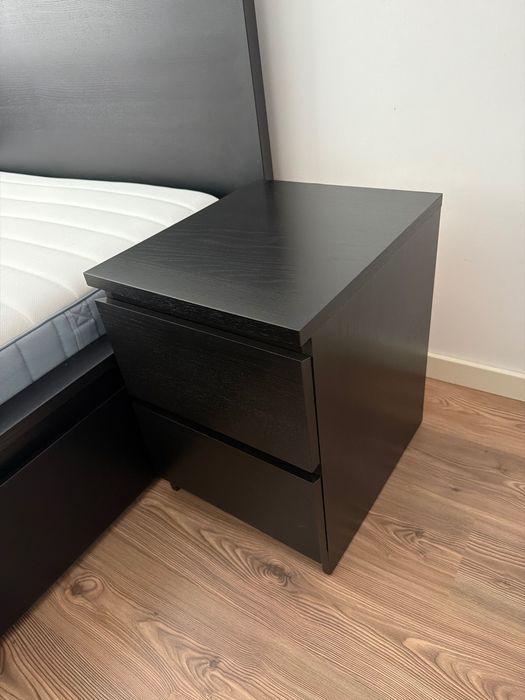 Cama de casal, colchão e 2mesas de cabeceira