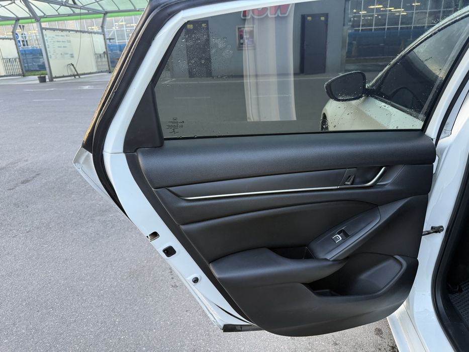 Honda Accord 2019 VIN 1HGCV1F18KA134838 фото оголошення 19 з 24
