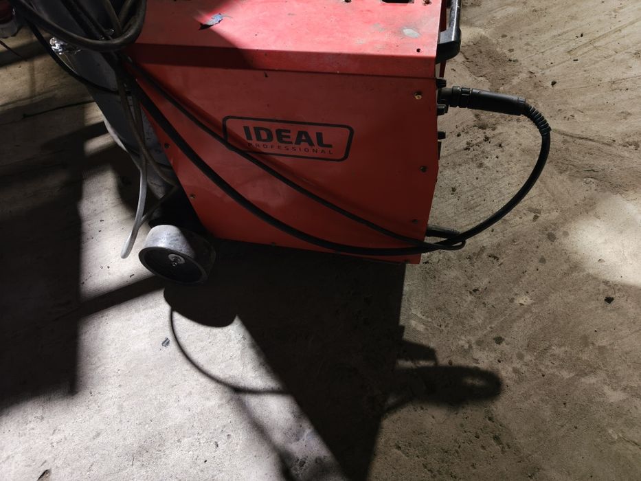 Spawarka MIG MAG ideal 280 A . Podajnik 4 rolki