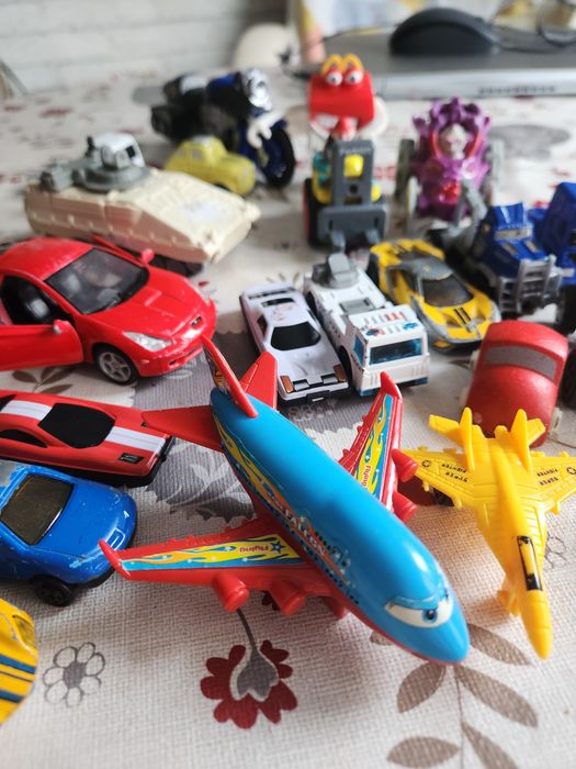 Лот игрушек машинок