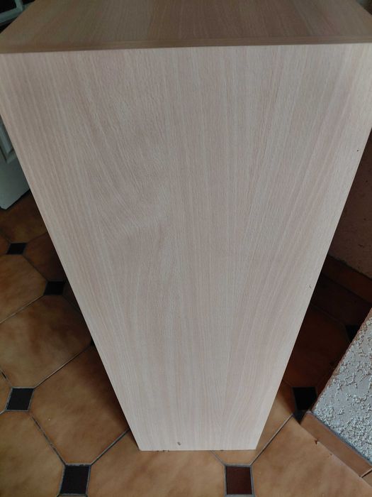 Armário de madeira com 3 prateleiras