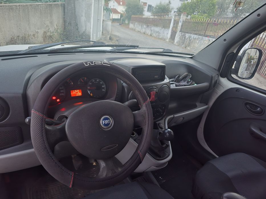 Fiat doblo 1.9 com avaria