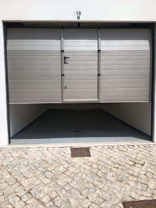 Garagem Box com arrecadação