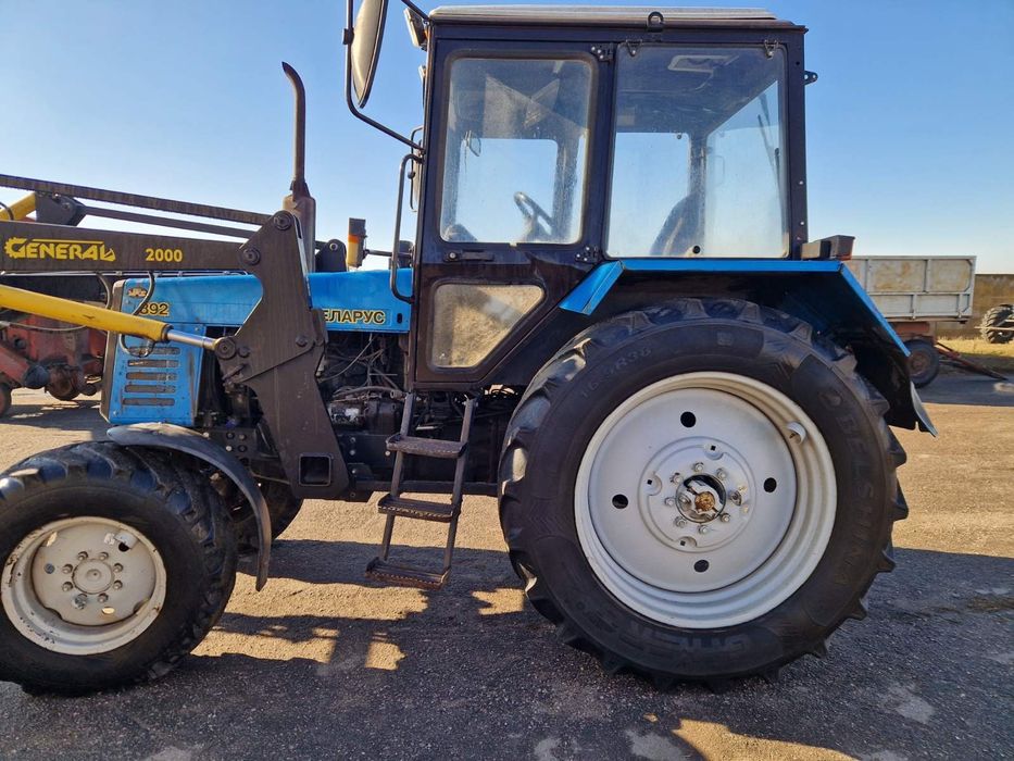 Трактор МТЗ 2016 року
