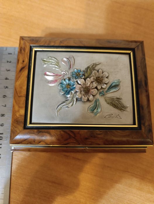 Лакированная большая  шкатулка .