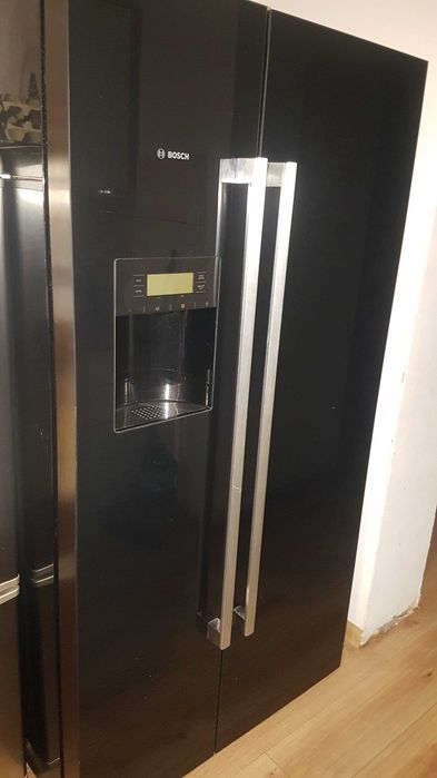 Lodówka bosch . Sprzedam potrzebne części .