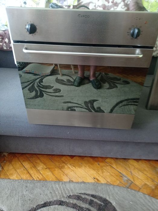 Продам електричну духову шафу,газову варильну поверхню і витяжку б/в.