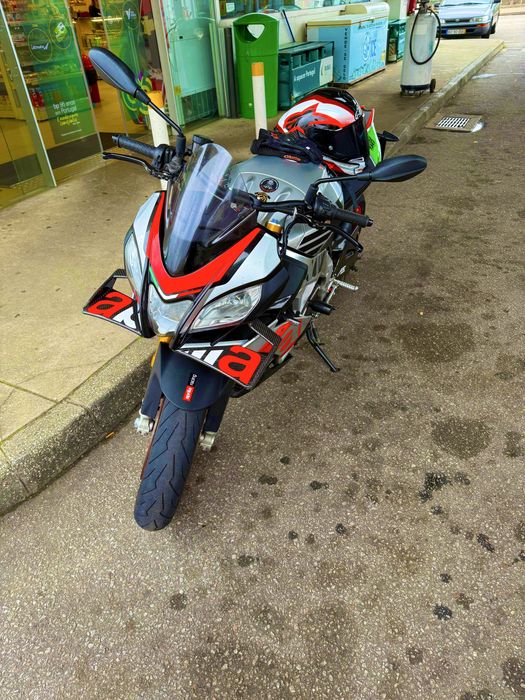 Vendo Aprilia Tuono V4