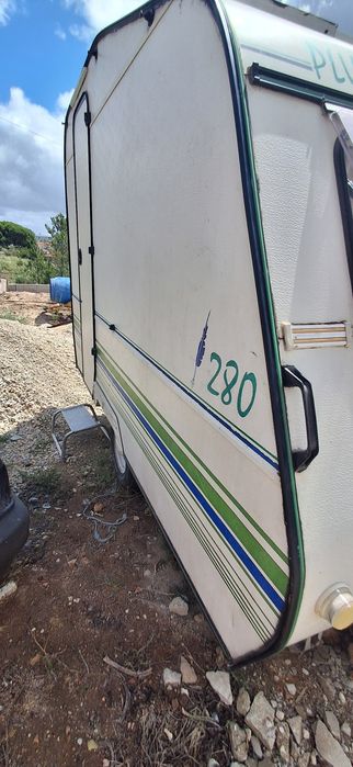 Caravana pluma 280