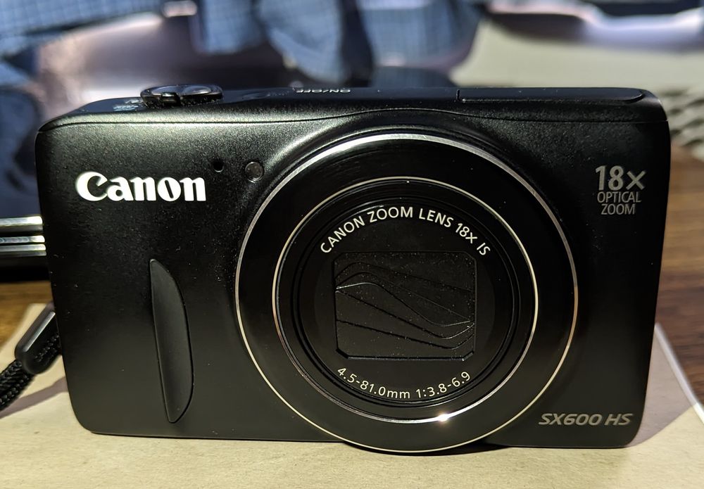 Топовий фотоапарат Canon SX 600 hs