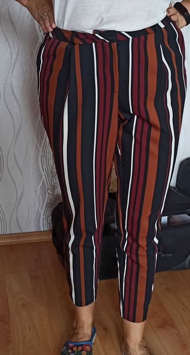 Spodnie w paski  .
