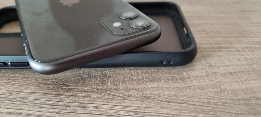 Czarny iPhone 11