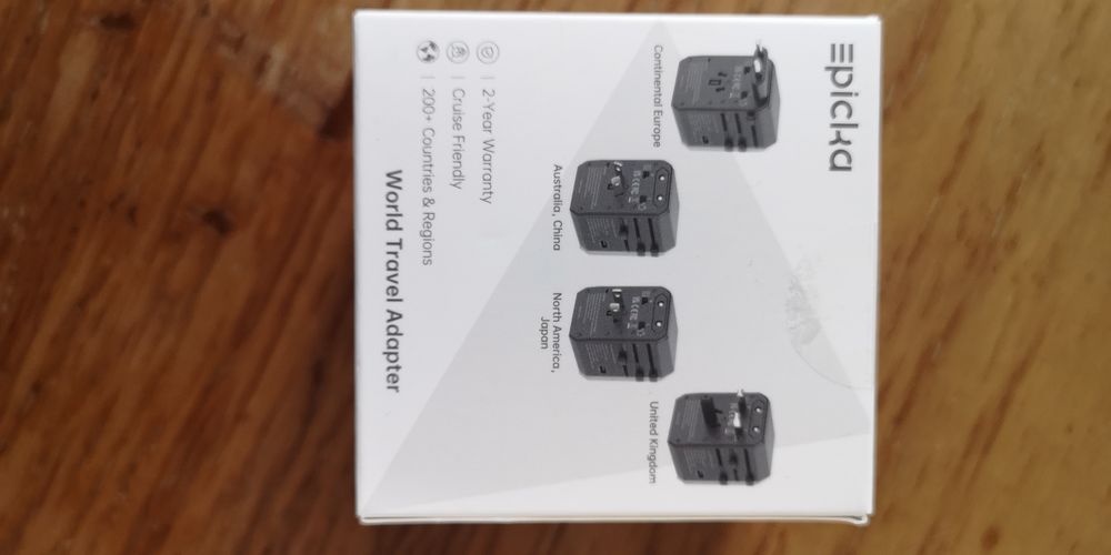 Adaptador de tomada universal NOVO