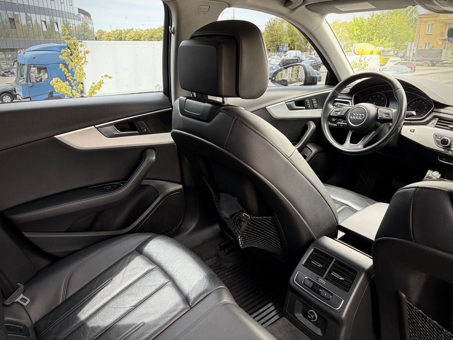 Audi A4 2017 VIN WAUDNAF47JA065150 фото оголошення 14 з 24