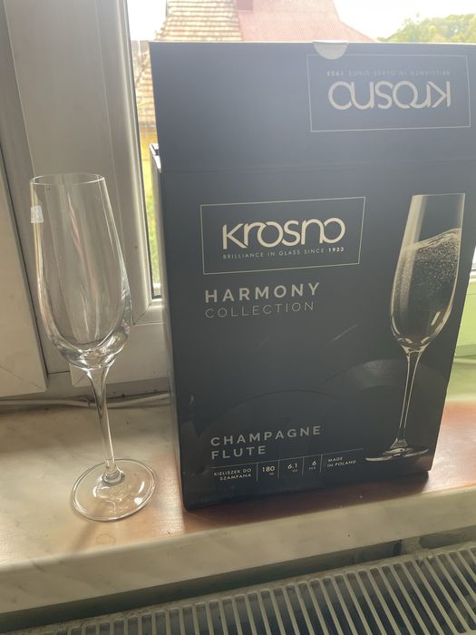 4 nowe kieliszki do szampana Krosno