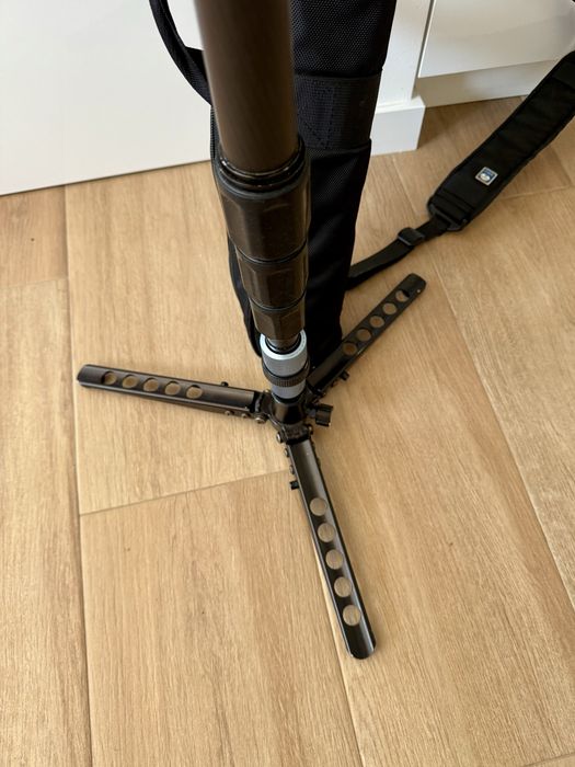Monopé Sirui P-424S em fibra de carbono sem cabeça.