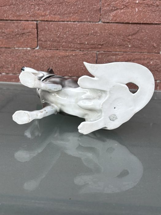 Figurka Psa(wysokiej klasy porcelana)wys 18 cm