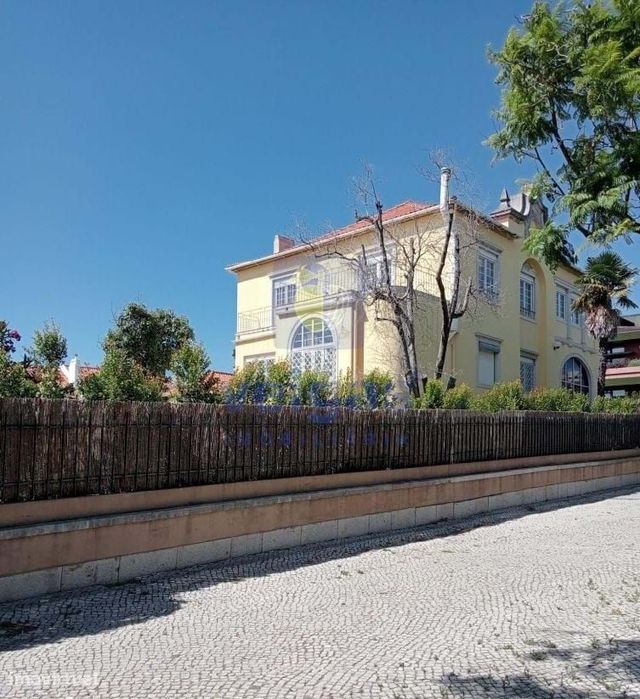 Moradia localizada no Restelo, desenhada pelo Arquiteto Norte Júnior.