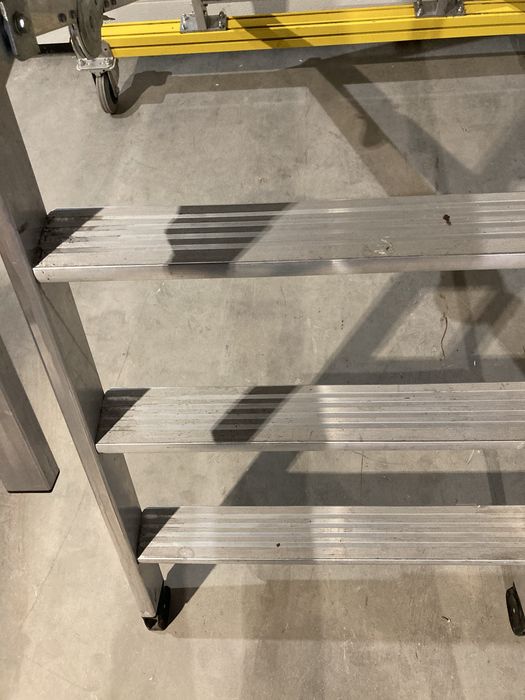 Podest magazynowy alu mobilny składany 161 cm koła poręcz solidny de