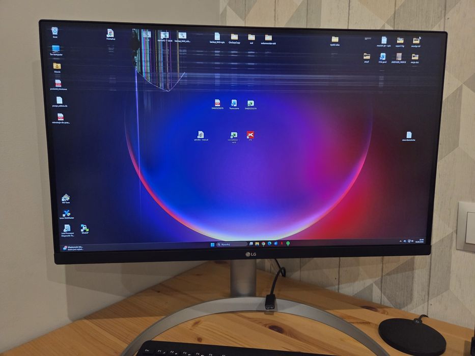 27UP85NP-W 27" 4K UHD USB-C – uszkodzona matryca, na części