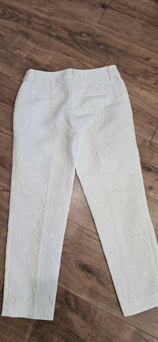 Укорочені  білі штани на S