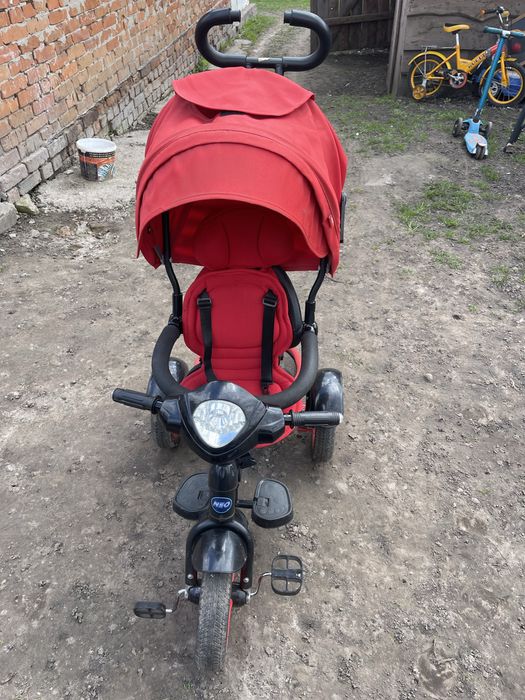 Дитячий триколісний велосипед.