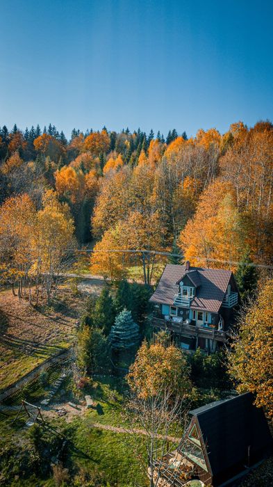 Domek chatka w górach z balią  widok Babia Góra Beskidy wakacje