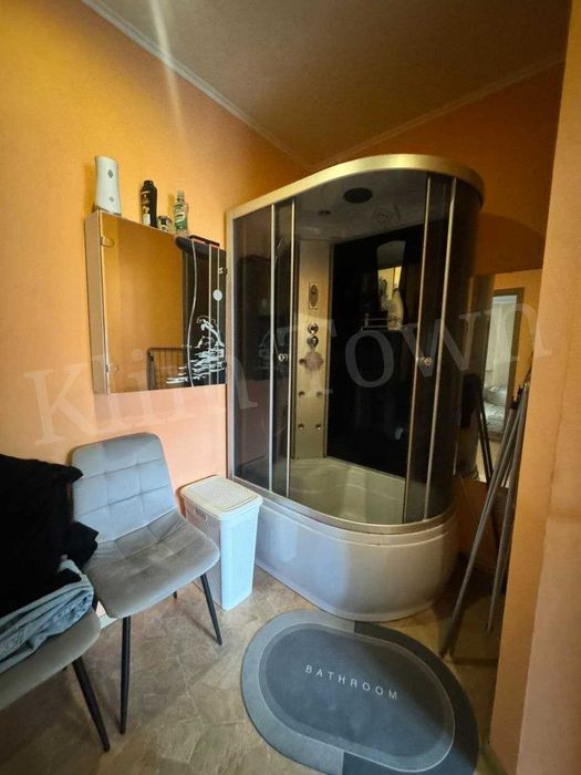 Продаж половини будинку в р-ні 1 школи