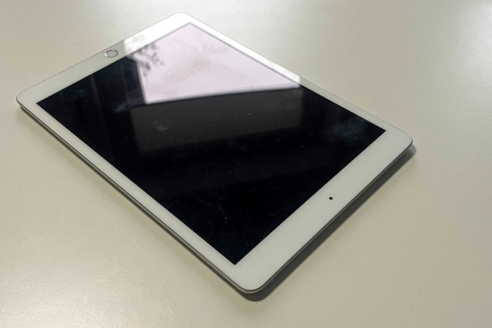 iPad 8 generacji 32GB Wi-Fi srebrny – stan bardzo dobry