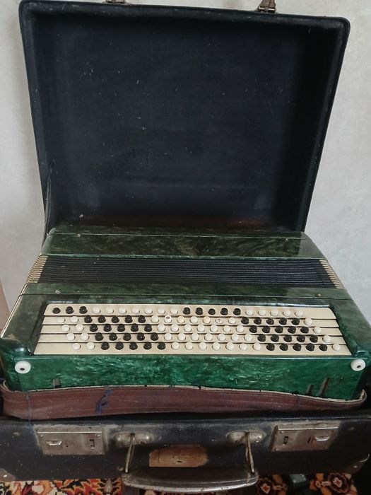 Баян "Мелодия". Б/у