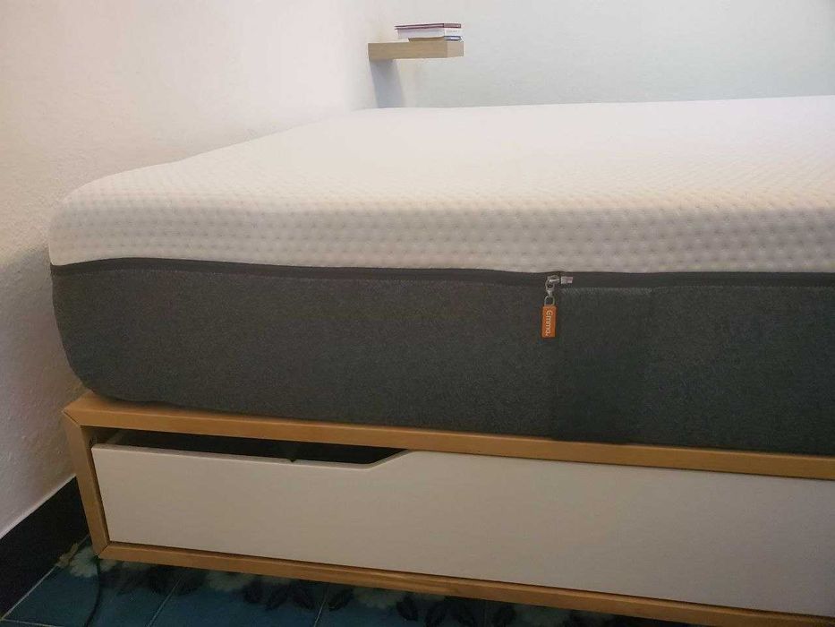 Cama IKEA 140x200 com 4 gavetas + colchão Emma Original - excelente estado