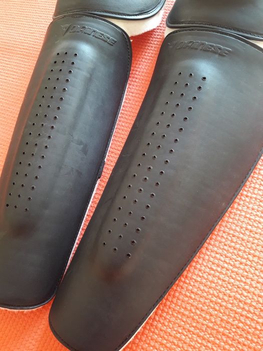 Захист колін Dainese