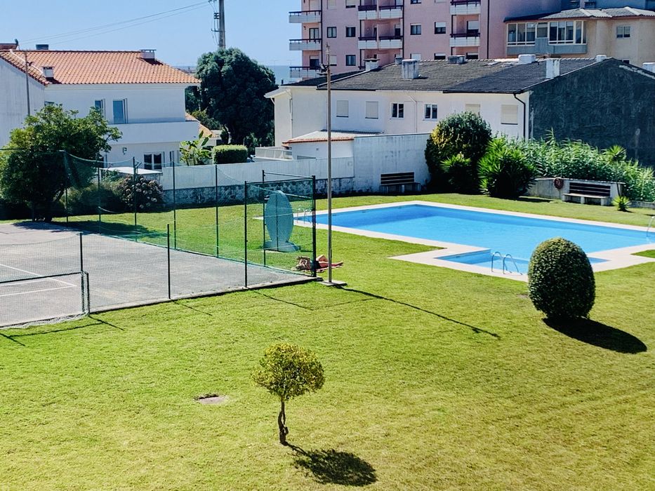 T2 -cond.fechado (piscina /tenis ) 200 mts praia