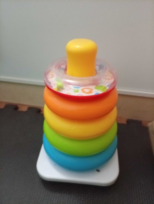 Peças de encaixe com diferentes cores e n. 1-