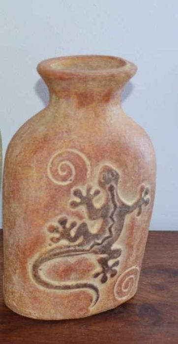 Jarro em terracota com lagarto, feito no México